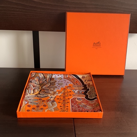 Authentic rare Hermes Aux Portes du Palais silk scarf - Picture 2 of 11